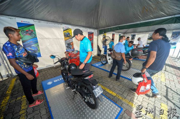 供FB/陆兆福:摩托骑士须把安全意识 养成“文化”