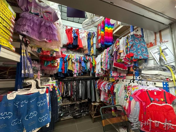 供fb:现今时代添新衣管道多,芙蓉公市依然是许多芙蓉人的选择