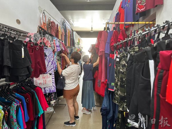 供fb:现今时代添新衣管道多,芙蓉公市依然是许多芙蓉人的选择