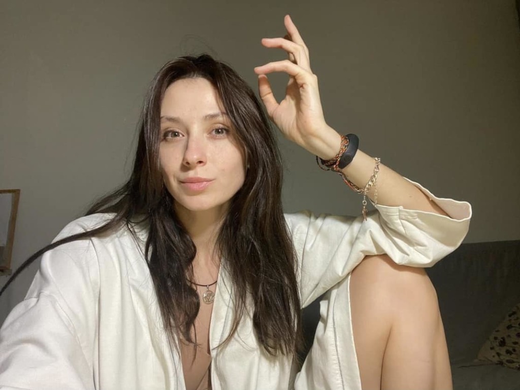 俄罗斯女网红搭上死亡班机 “机舱最后自拍照”曝光