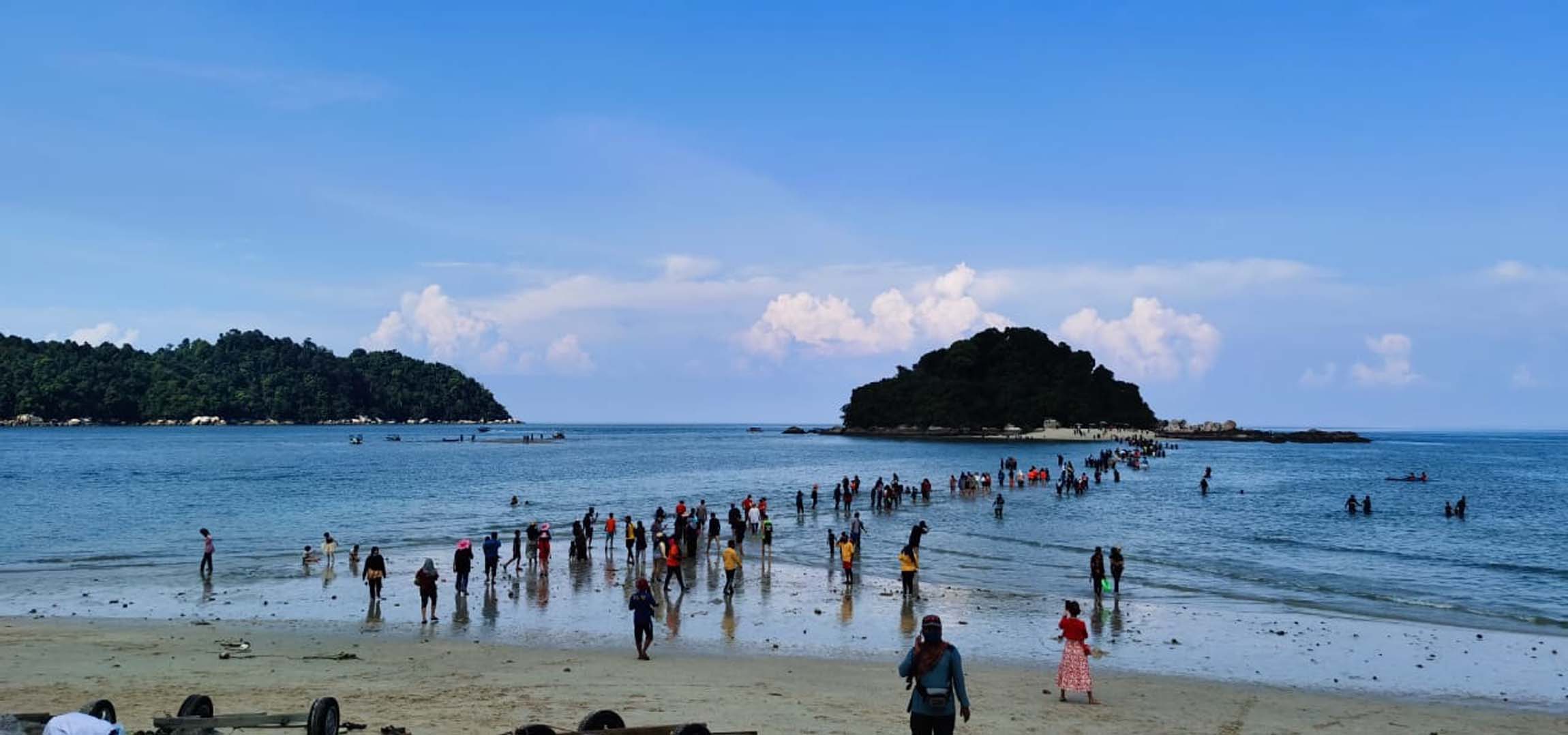 全国版/除夕或之前刊登/【专访】邦咯岛每年初一至初二出现步行跨海”奇景