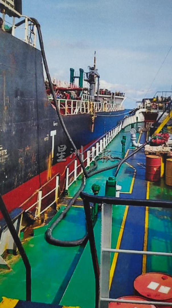 涉嫌进行非法转移船用燃油,大马海事执法机构取缔逾2000万令吉燃油逮捕28名船员