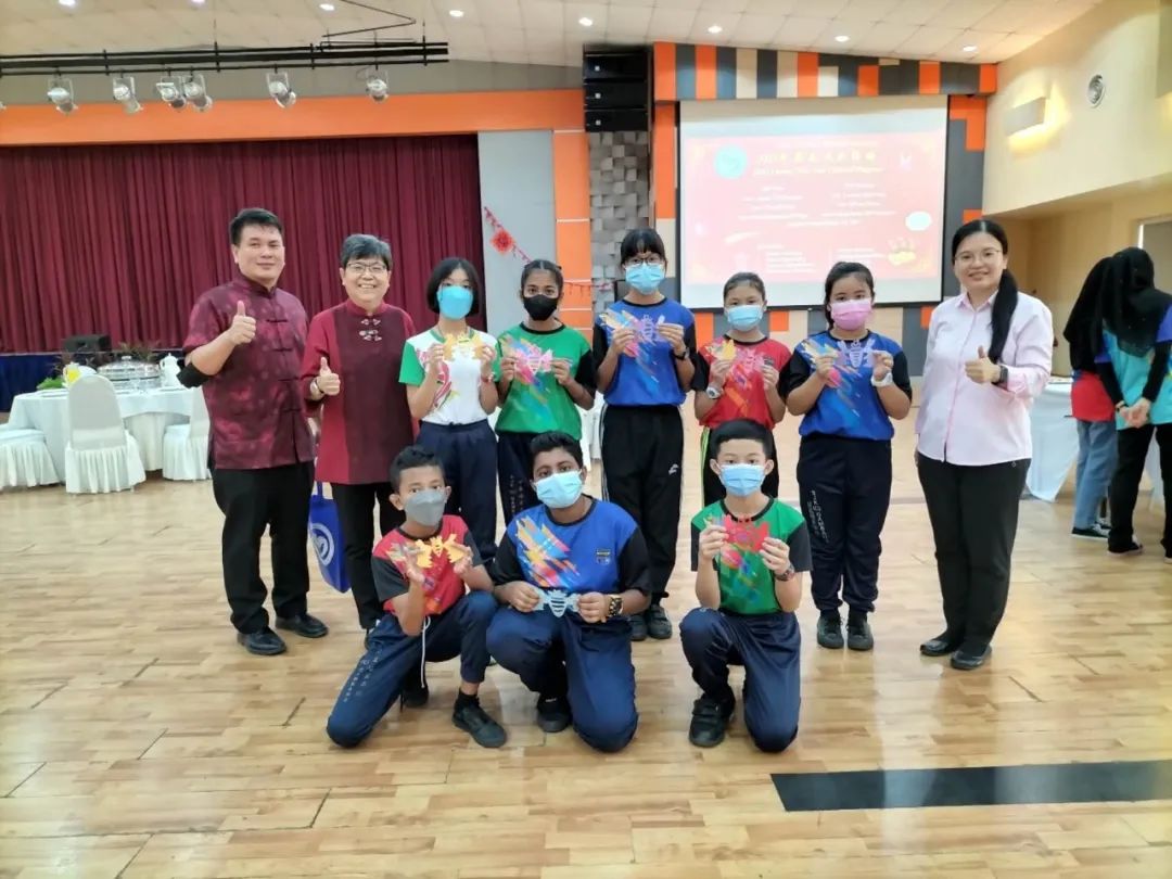 中国驻马来西亚大使馆教育参赞与彭亨大学孔子学院喜迎新春