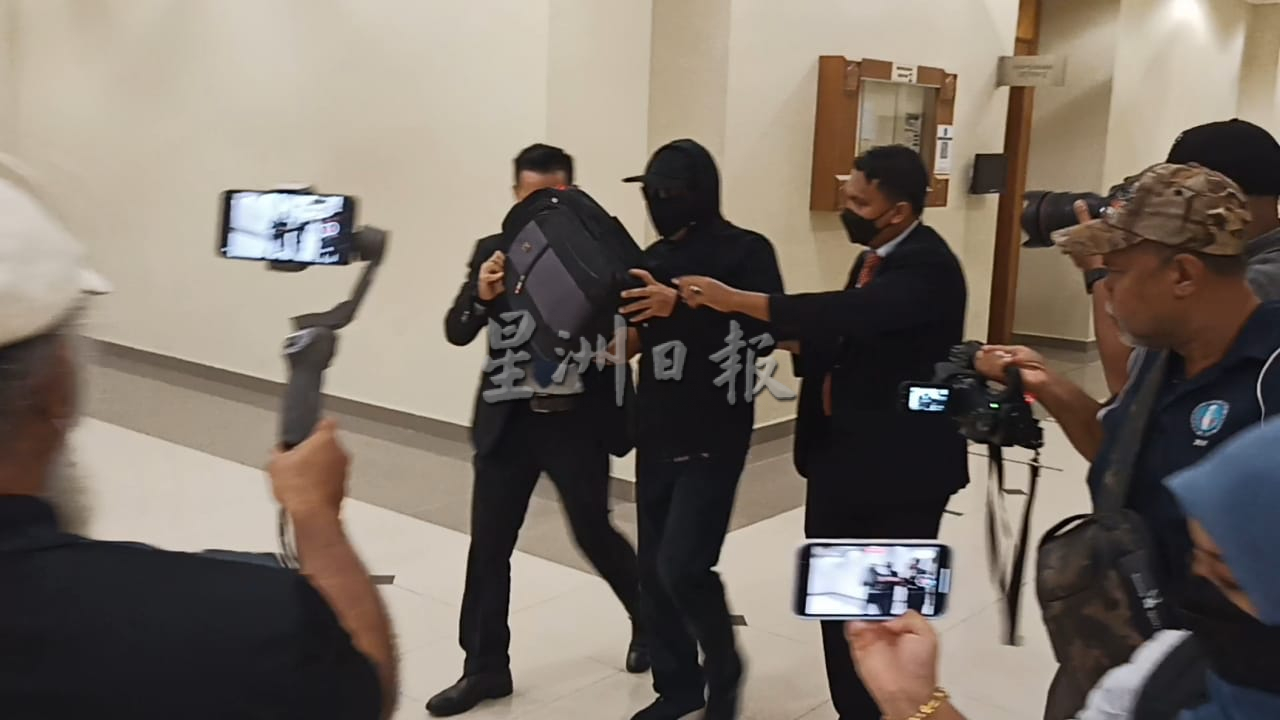 全:前学院CEO收贿发文凭改口认罪,被判罚款1万5000令吉。