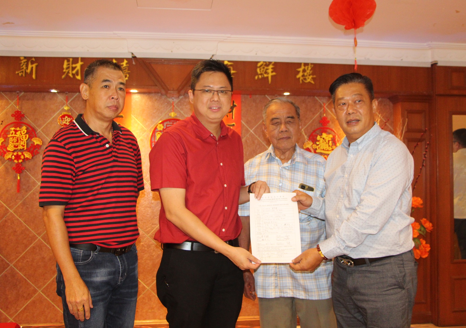 全:彭大臣促请劳勿无地契榴梿农民检讨司法审核,邹宇晖要求大臣先检讨土地政策