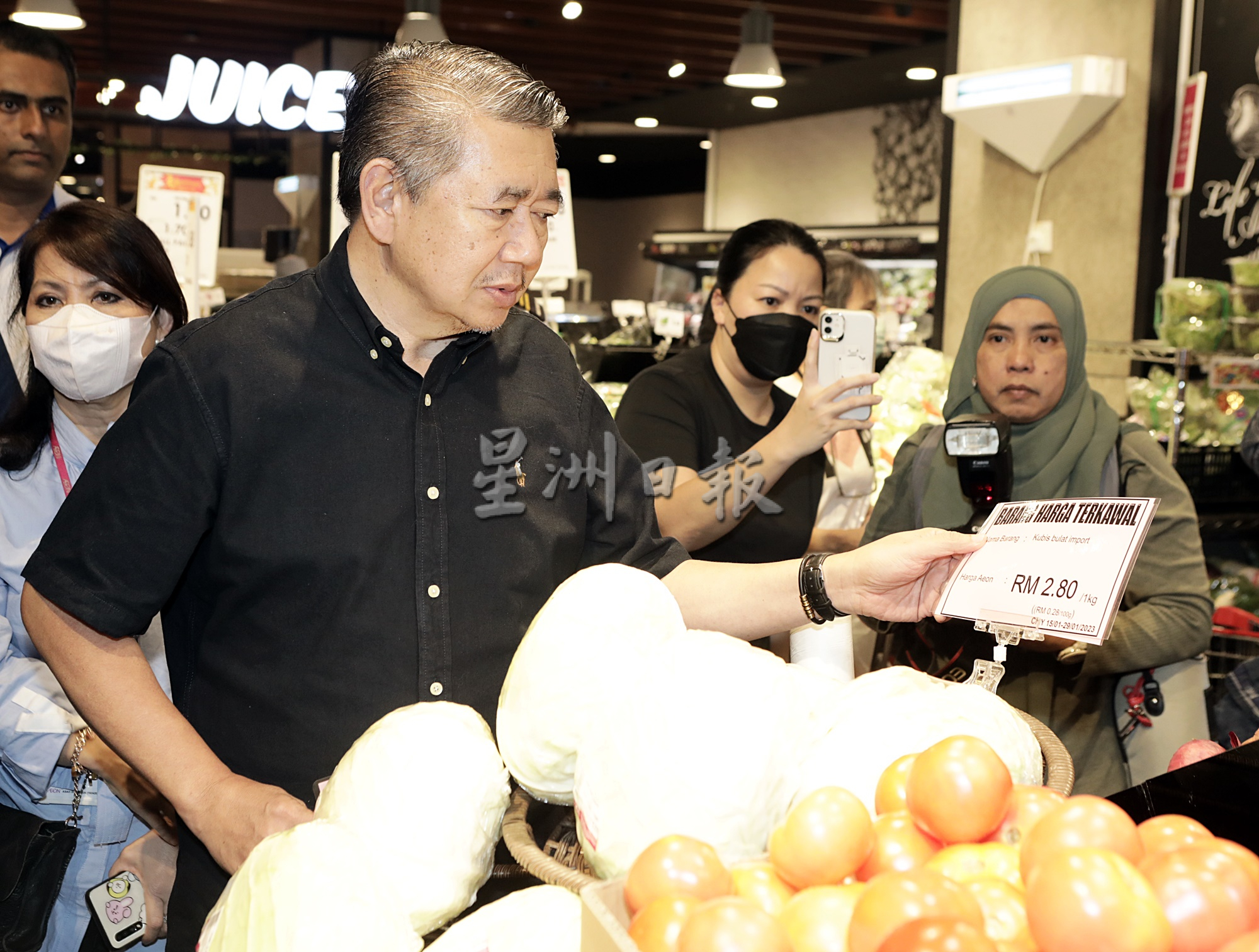 内贸部:遵守顶价 霸级市场树立榜样
