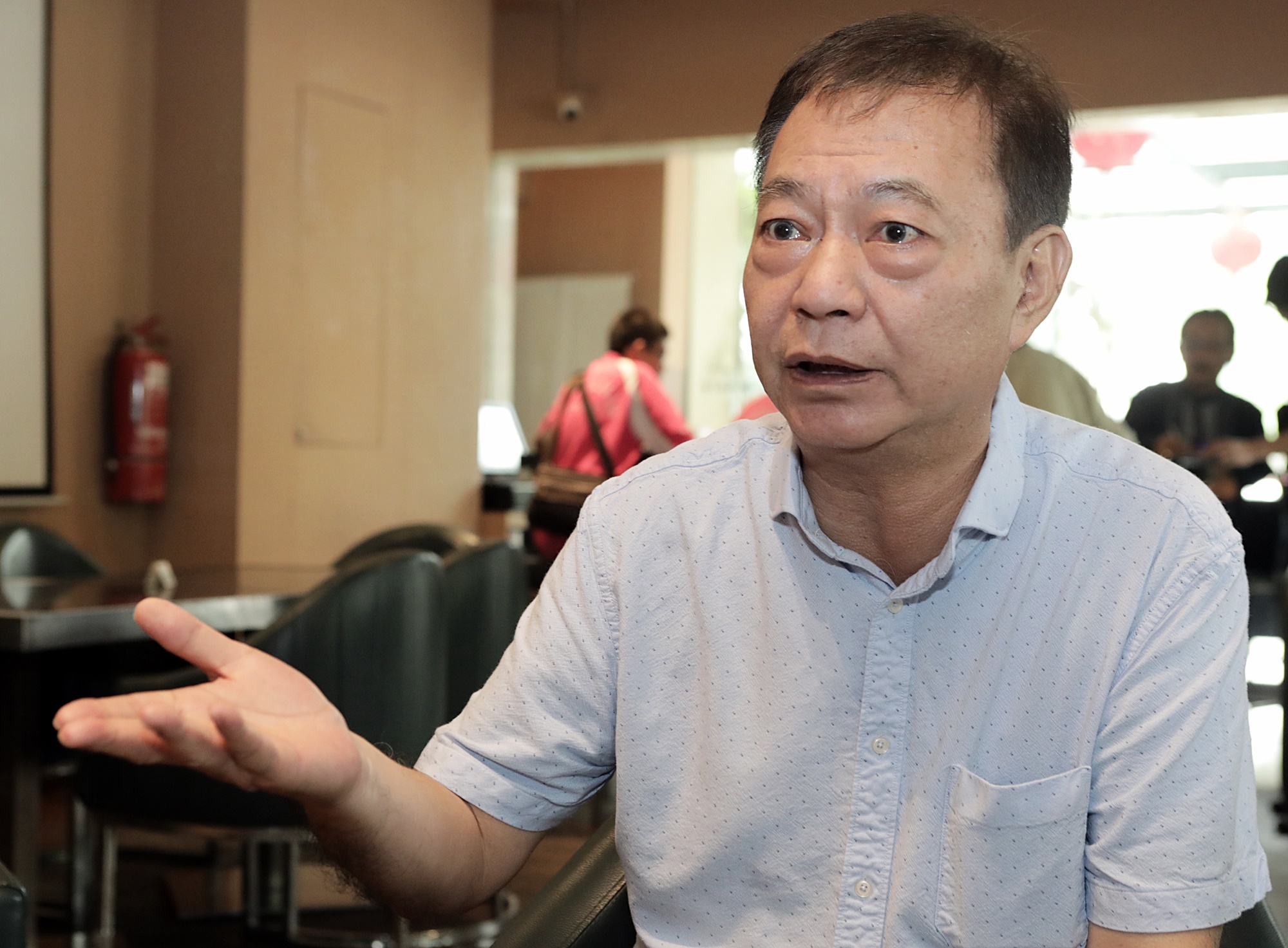 出奇招与甄子丹抢版面 阿灿豁出去秀6块肌