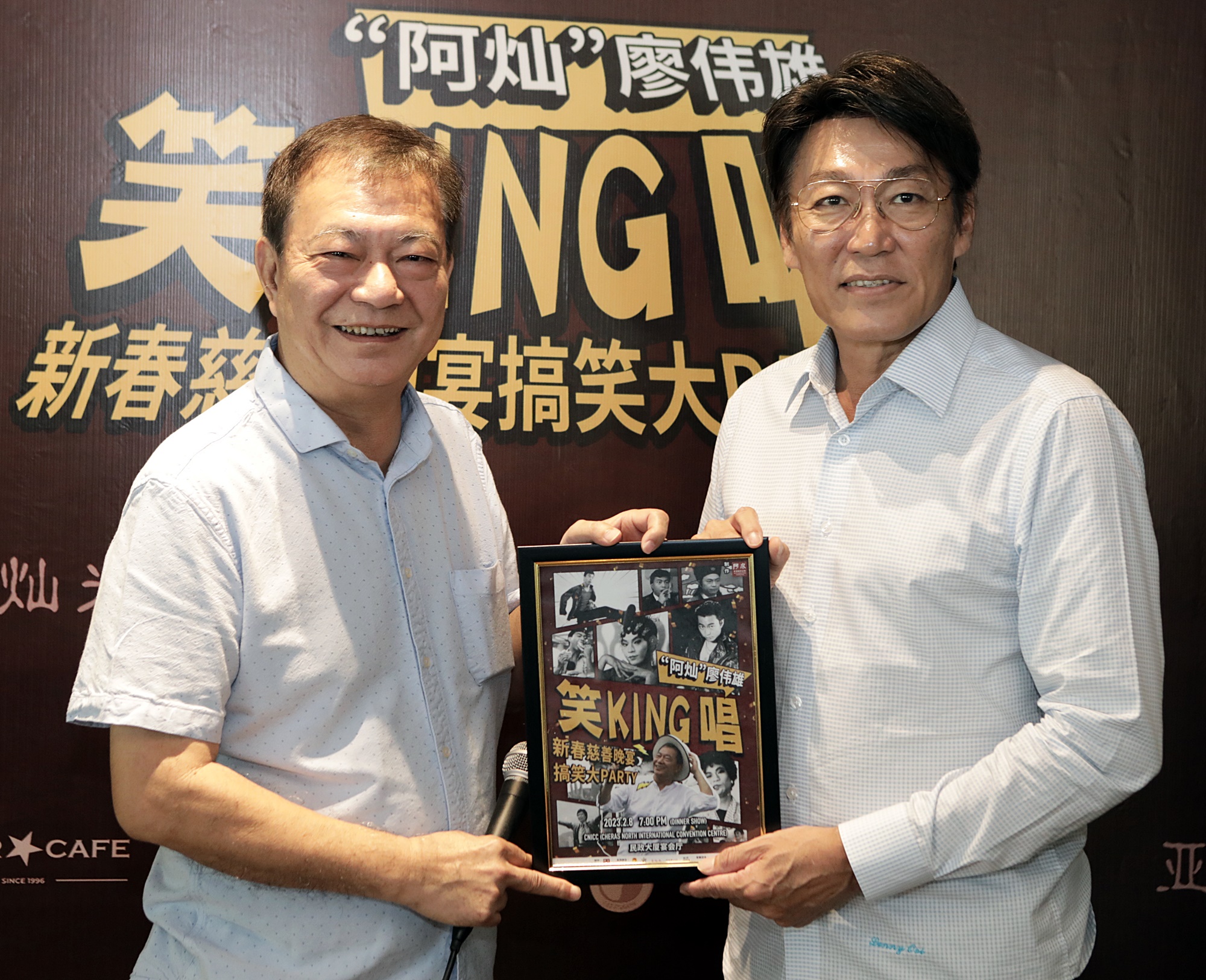 出奇招与甄子丹抢版面 阿灿豁出去秀6块肌