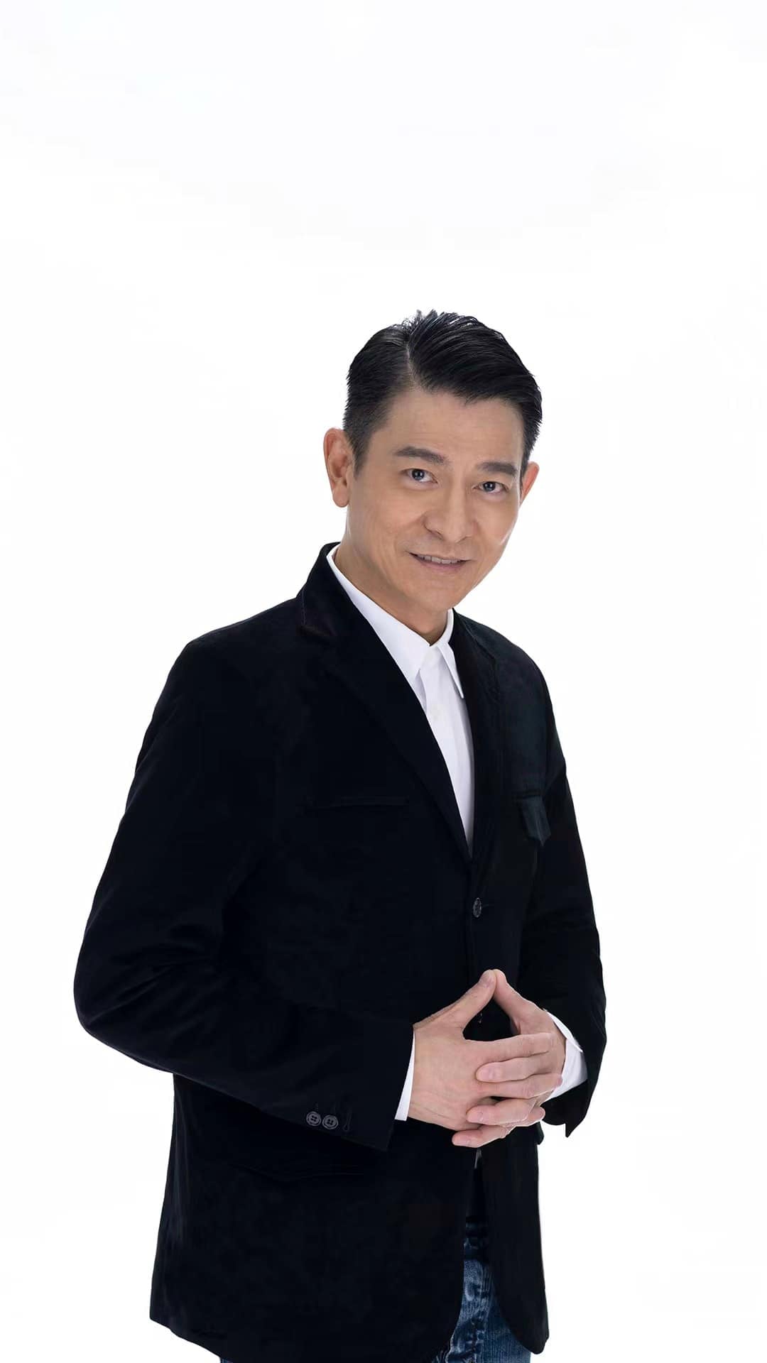 刘德华陪朱丽倩返马过年 现身甲洞静思堂画面流出