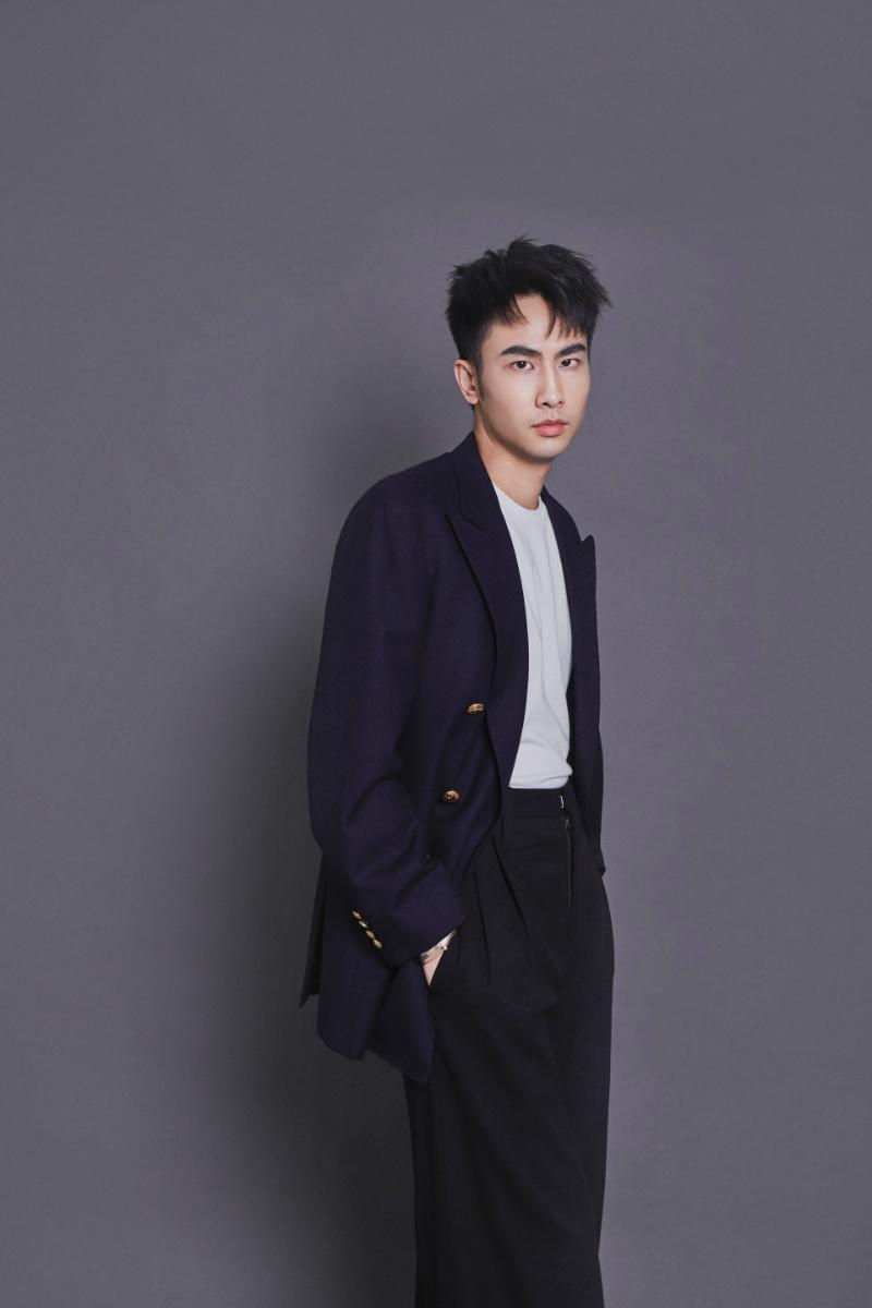 刘颖旋3万颗水晶串珠红毯战服 出自大马著名时装设计师作品