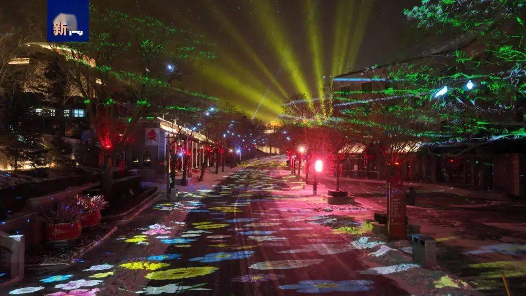 北京八达岭夜长城首次在农历年期间开放　市民及游客登高盼行大运