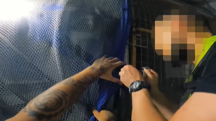 又有人擅闯118大楼?前美军视频分享攀爬过程