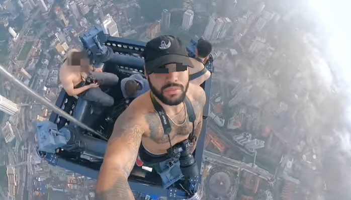 又有人擅闯118大楼?前美军视频分享攀爬过程