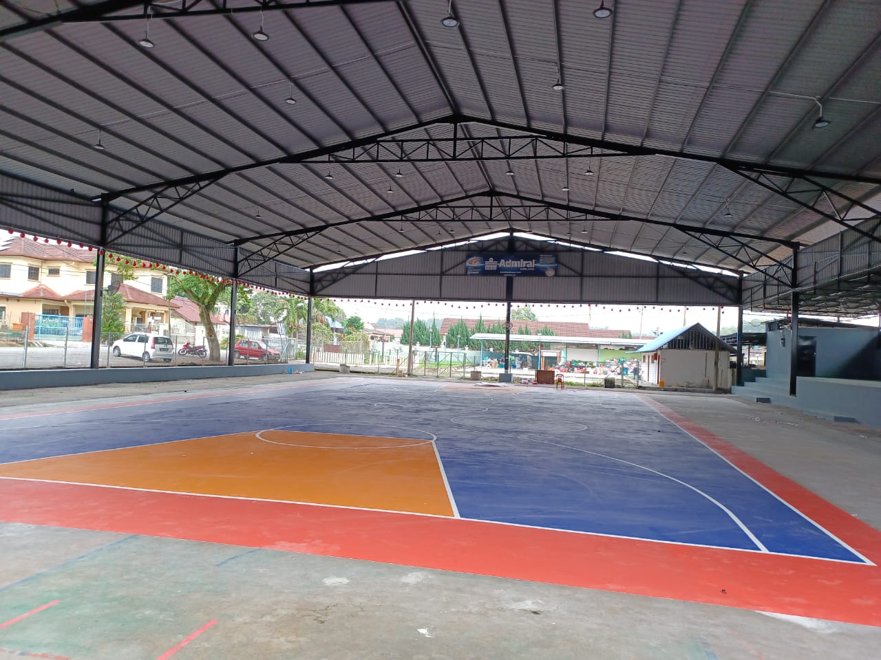 可头/大都会/士毛月新村有盖篮球场的2个轮式篮球架“失踪”了?