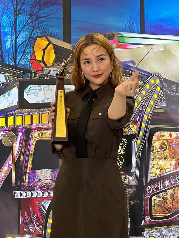 叱咤2022丨90岁父亲患认知障碍症 谢安琪哽咽领奖