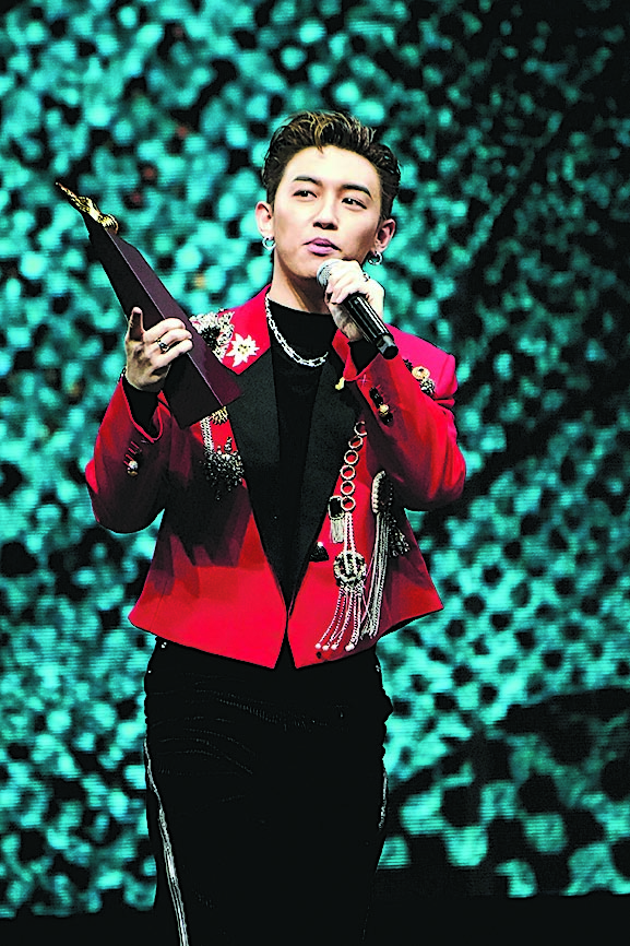 叱咤2022丨90岁父亲患认知障碍症 谢安琪哽咽领奖