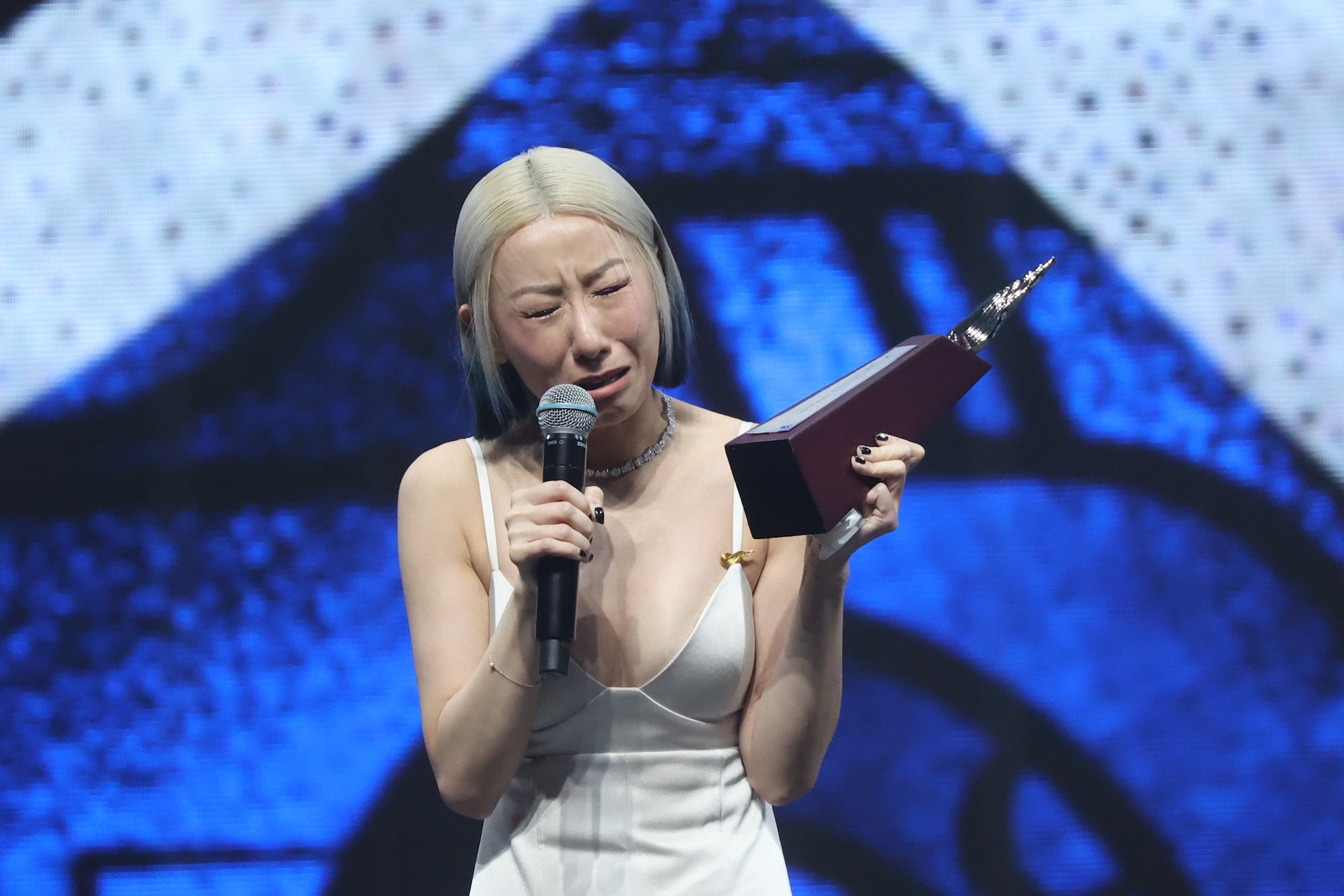 叱咤2022丨90岁父亲患认知障碍症 谢安琪哽咽领奖