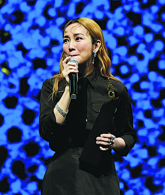 叱咤2022丨90岁父亲患认知障碍症 谢安琪哽咽领奖