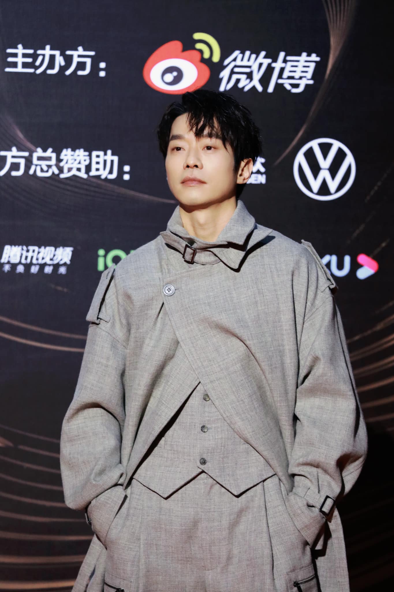 同获年度表现力歌手 张栋梁吴克群互唱成名曲