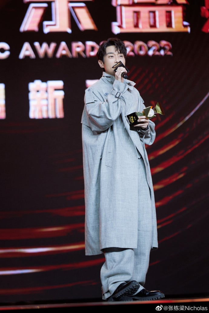 同获年度表现力歌手 张栋梁吴克群互唱成名曲