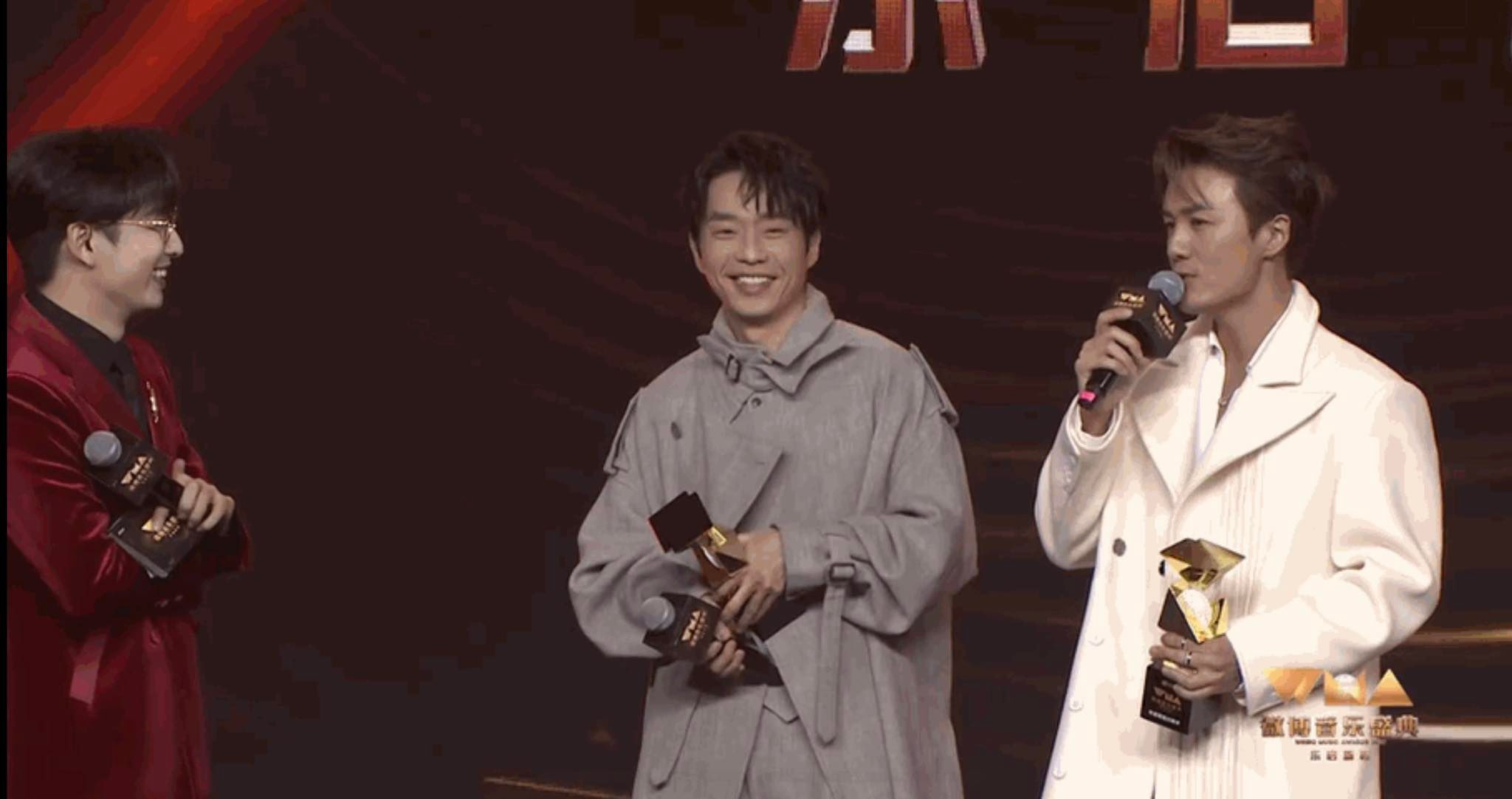 同获年度表现力歌手 张栋梁吴克群互唱成名曲