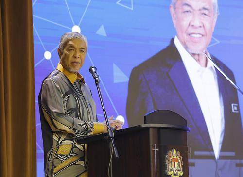 听说“伦敦行动” 扎希:“但不根据谣言做决定”