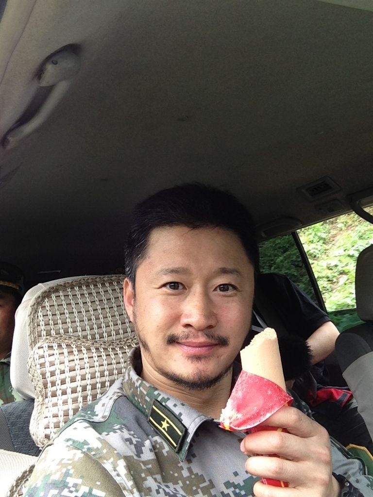 吴京手滑了 点赞自己票房称帝