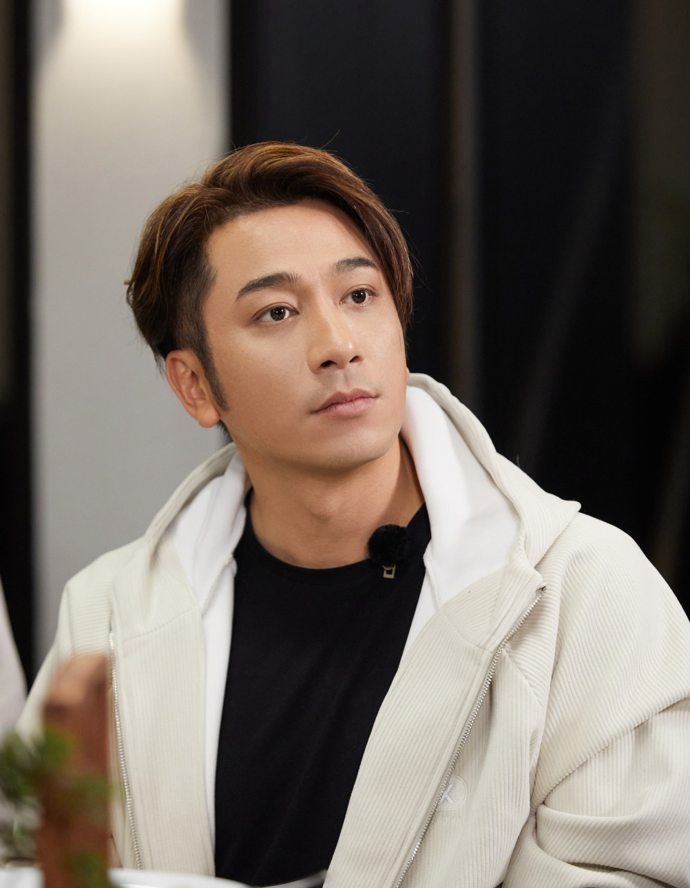 吴卓羲上节目爆粗  网民担心被封杀