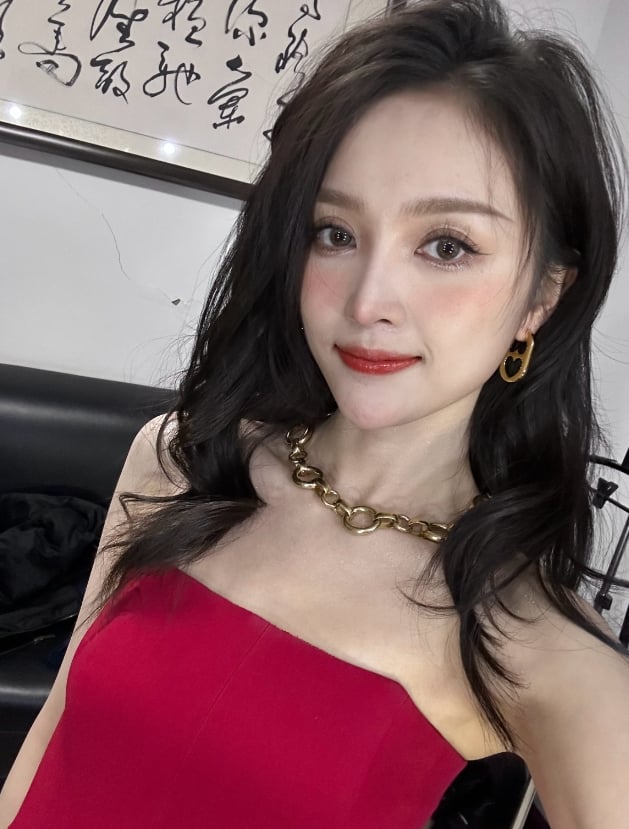 吴宣仪分享美照出包 暴牙照登热搜