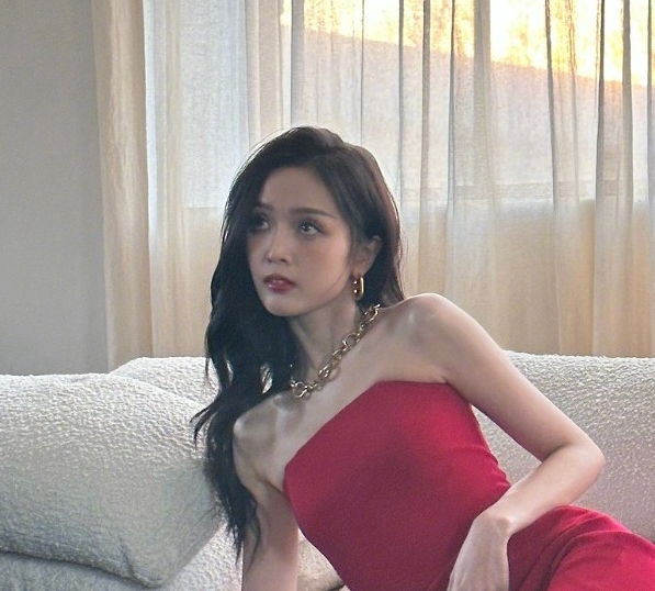 吴宣仪分享美照出包 暴牙照登热搜