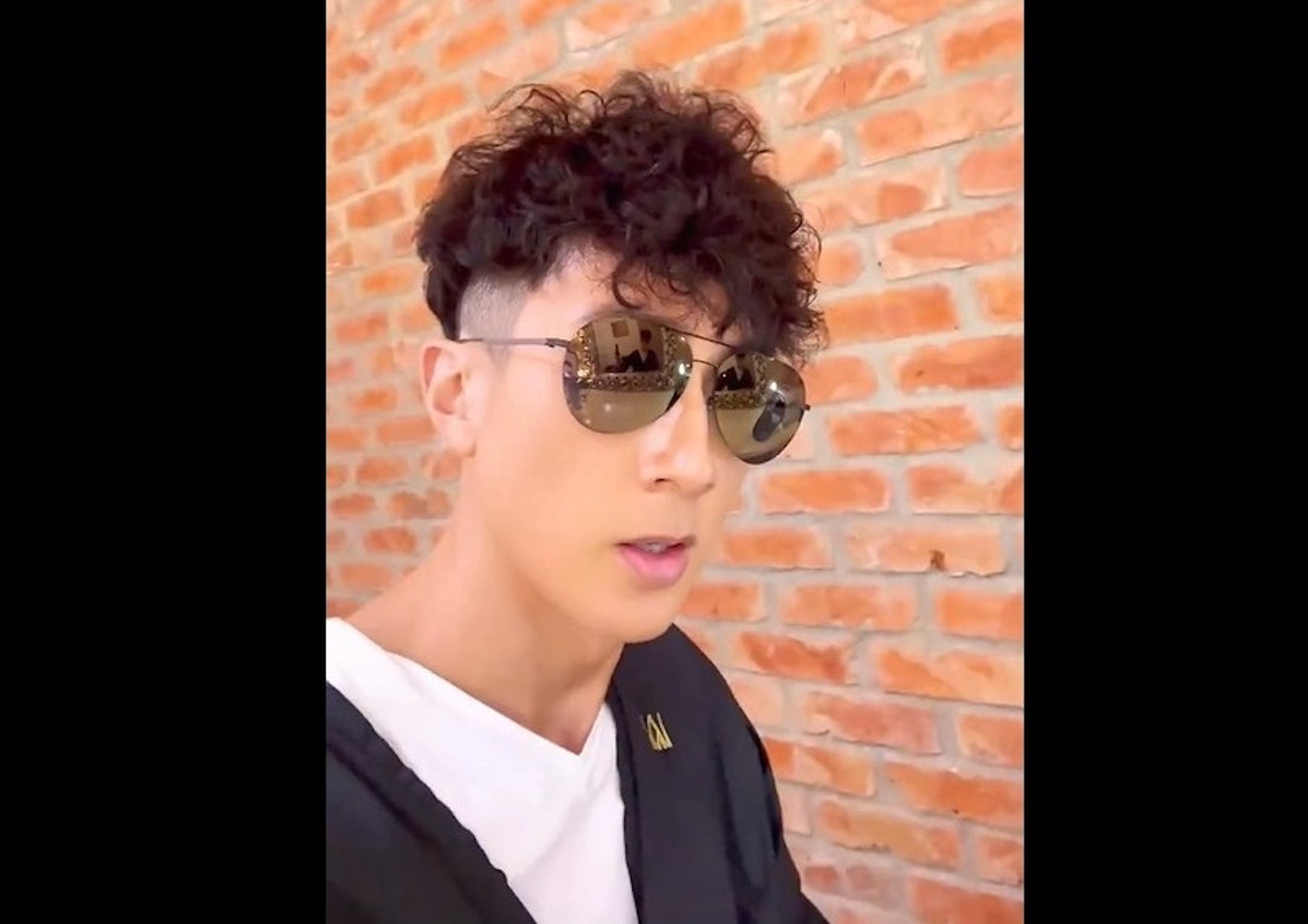 吴尊烫头发迎新年  被儿女吐槽：像快熟面