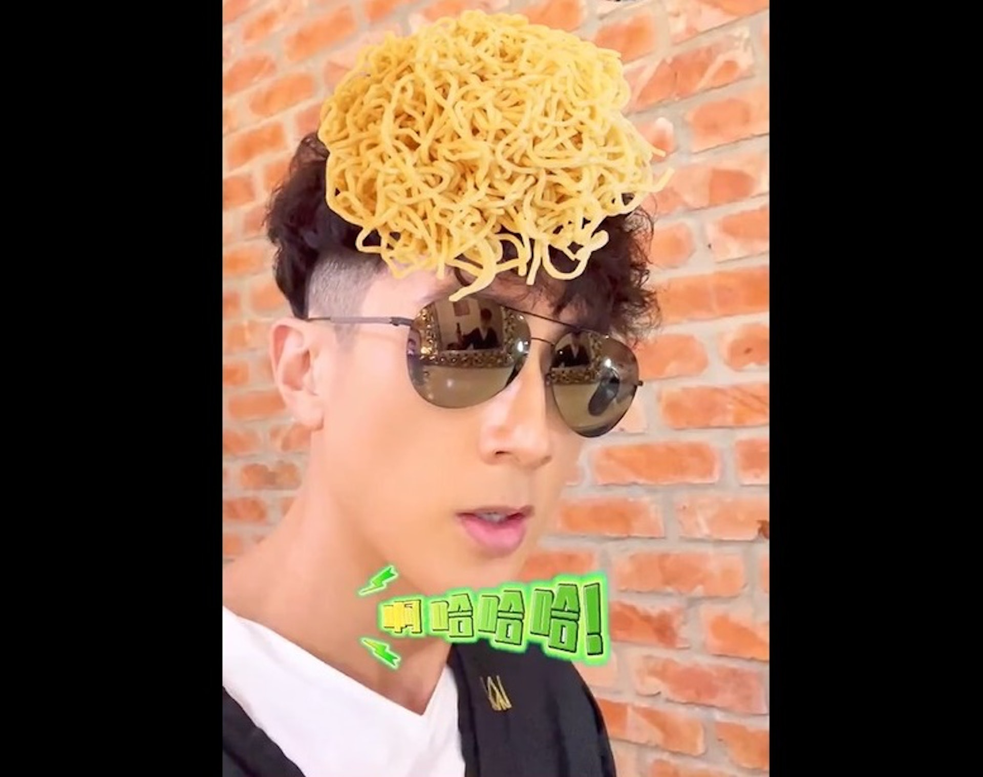 吴尊烫头发迎新年  被儿女吐槽：像快熟面