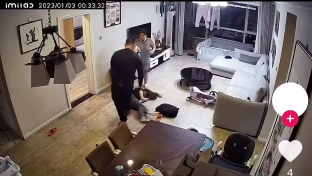 唐山男子家暴殴打哺乳期妻子 警方正调查处理