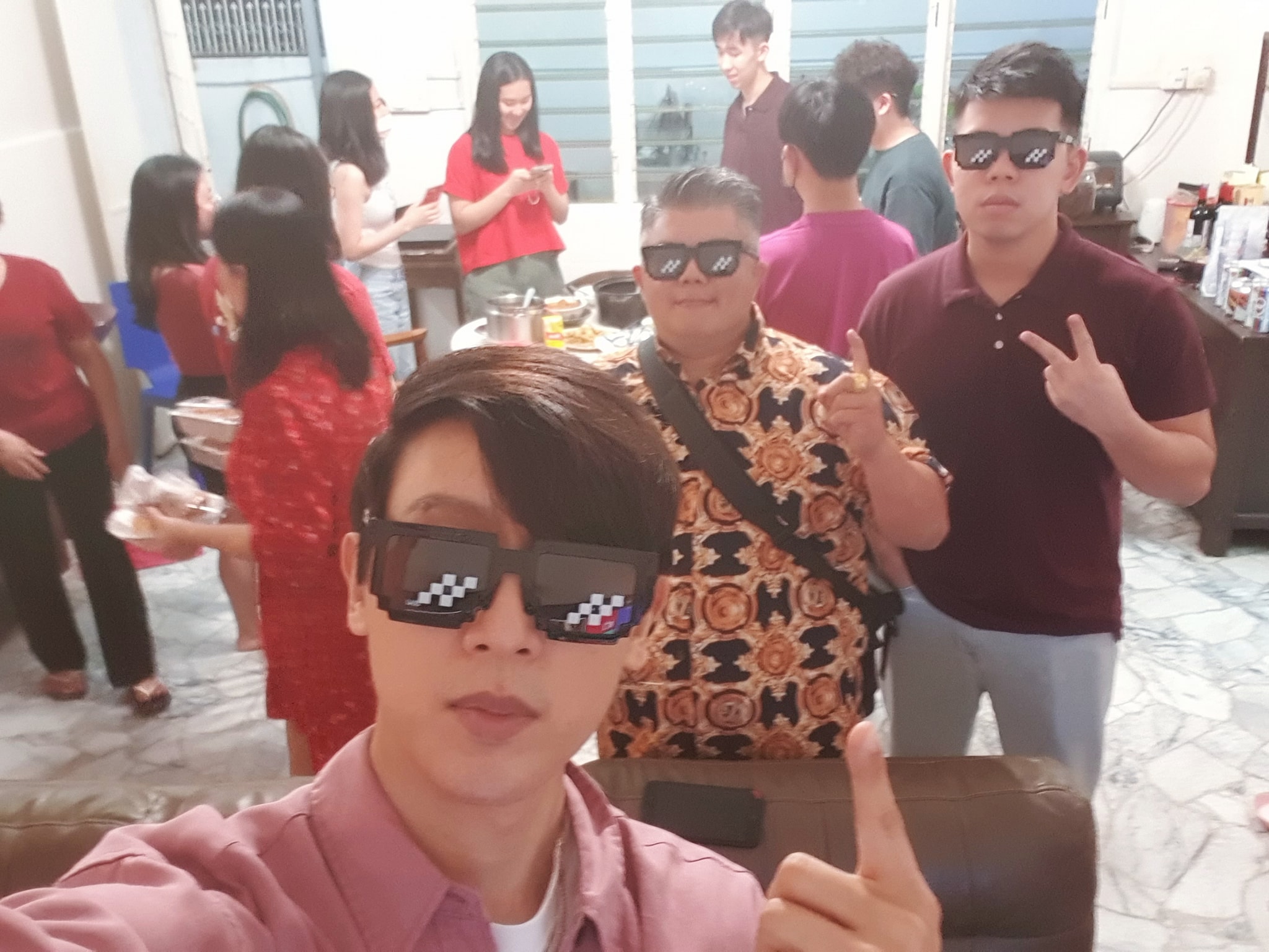 回马吃团圆饭！ 陈威全团聚照等3年终拍成  梁静茹上菜被催出新专辑  