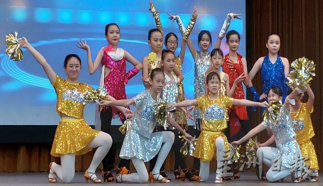 圣母华小举行颁奖暨毕业礼