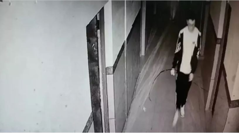 在校离奇失踪 少年校旁树林缢吊疑点重重全中国大猜谜 