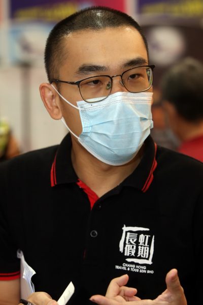 大都会--中国开放国门 访旅游业者和民众 6图