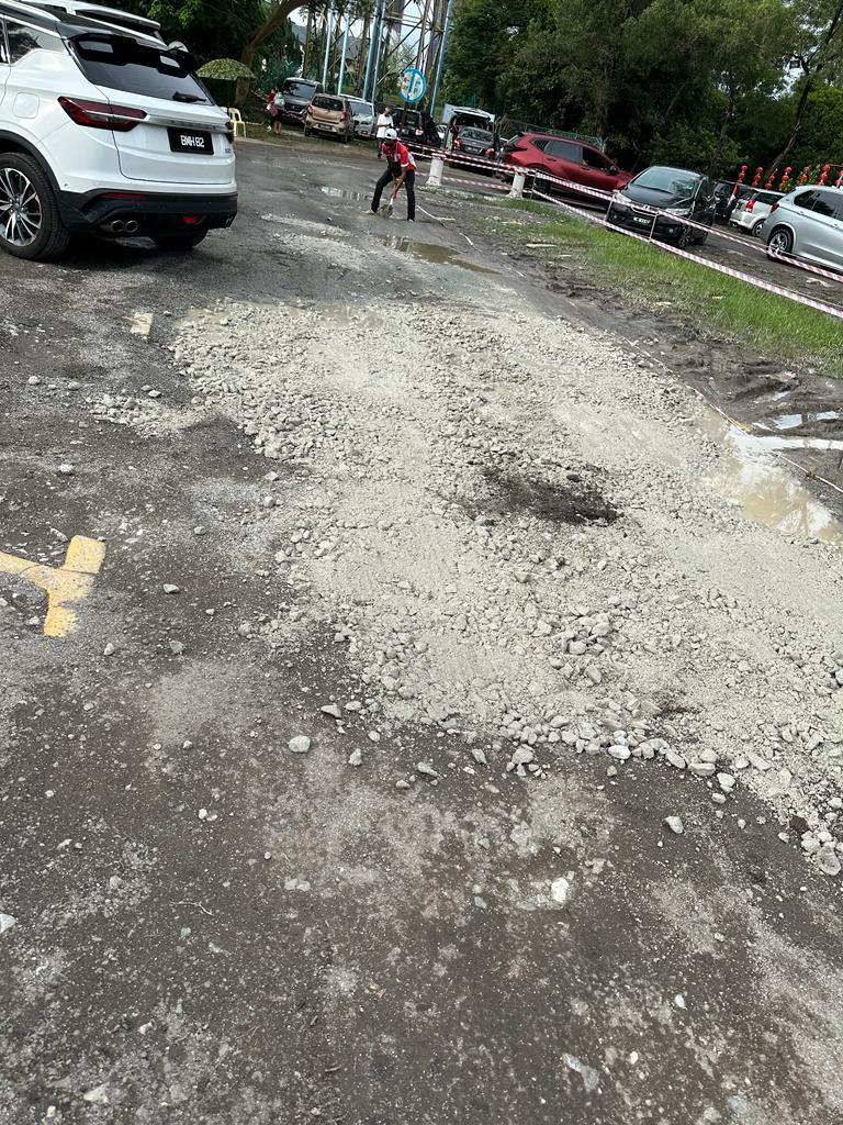 大都会 / 民众投诉:天后宫停车场道路坑坑巴巴,收费贵 / 9图(可选下)