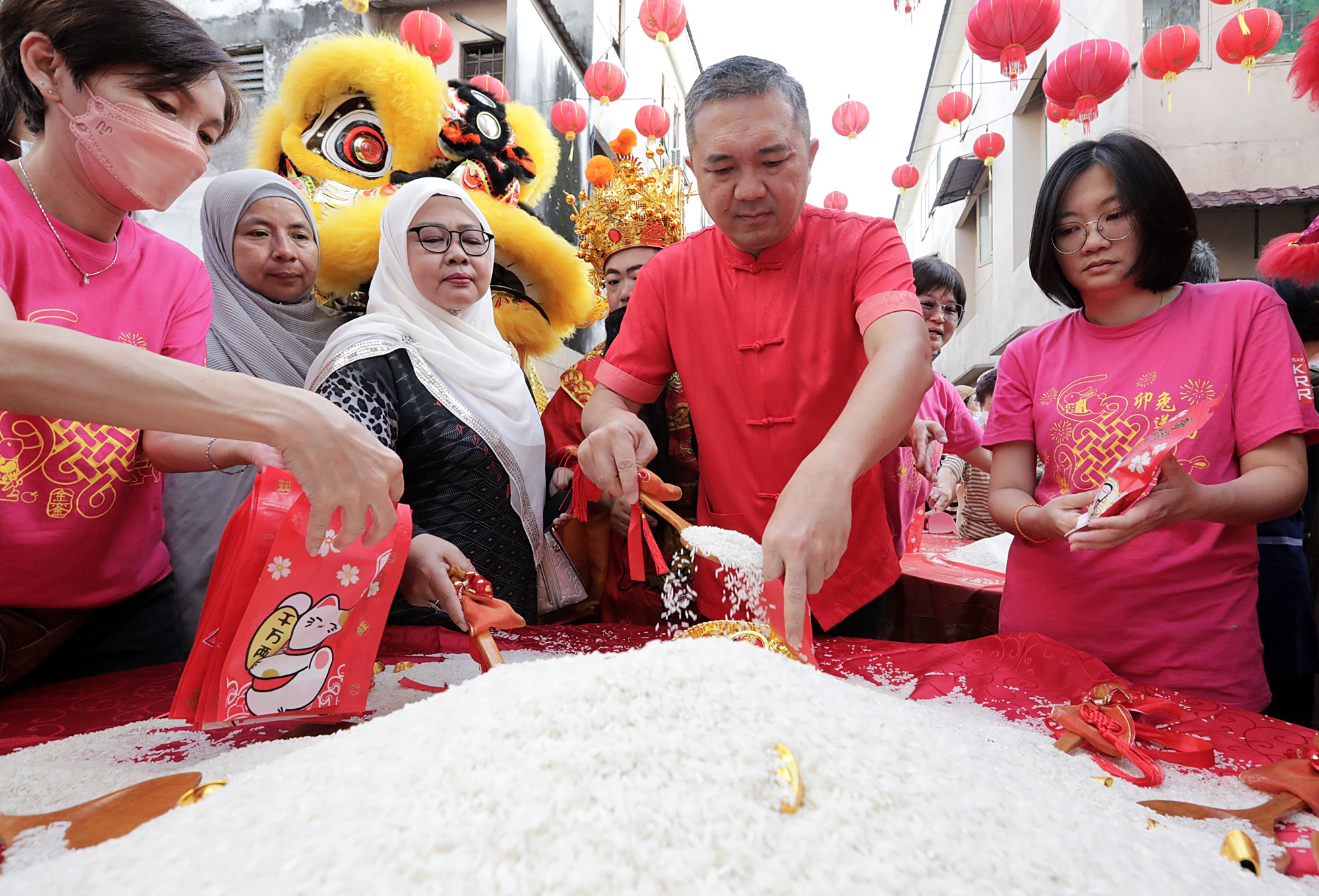 大都会-黄思汉“集百家米，聚百家福”／6图