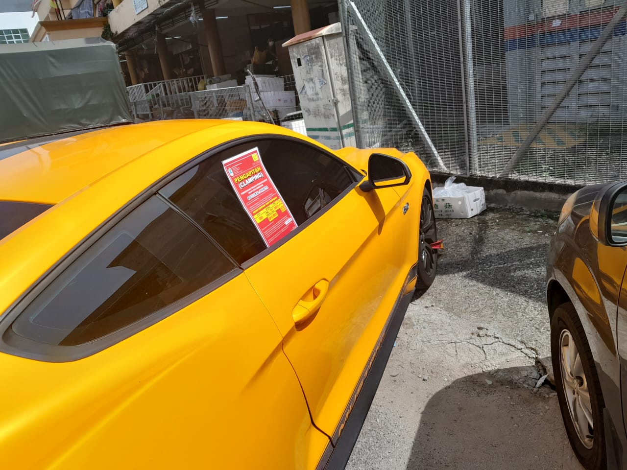 大都会7/加影巴刹电流转驳站前常锁车/3图