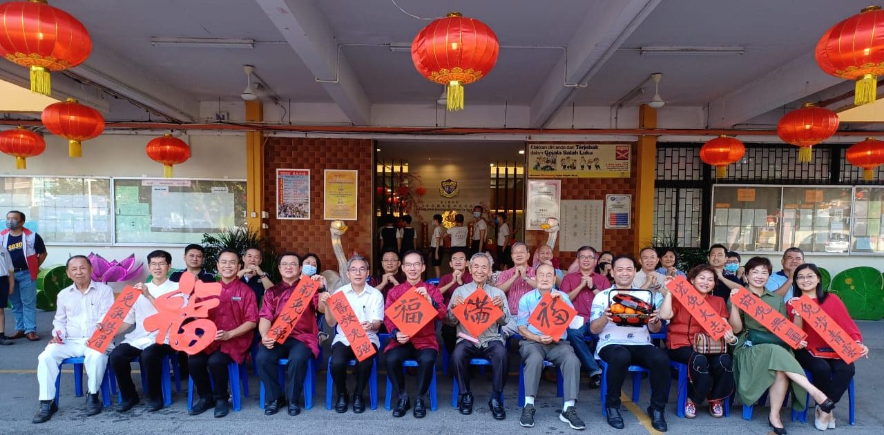 大都会/加影育华中小学5000人参与挥春