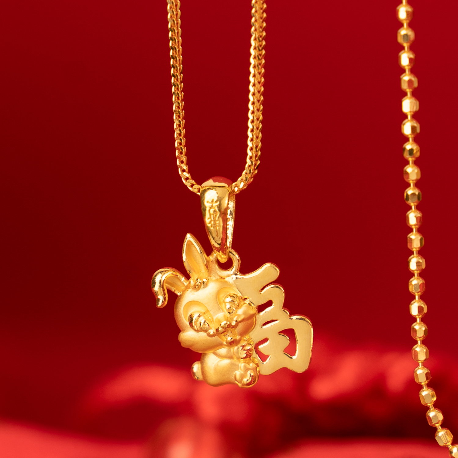 大都会封底/新年特稿暨画页：新春金饰闪亮登场