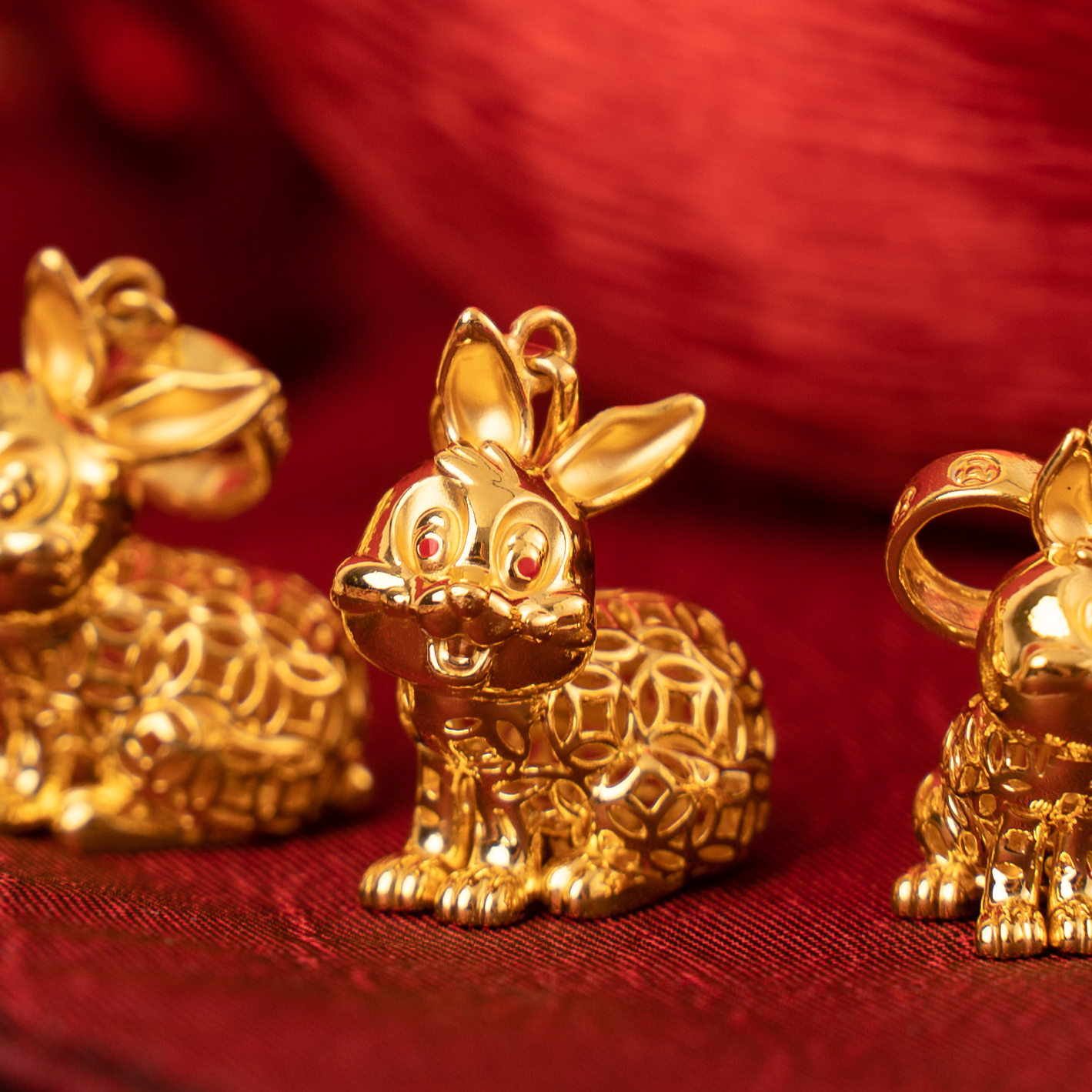 大都会封底/新年特稿暨画页：新春金饰闪亮登场