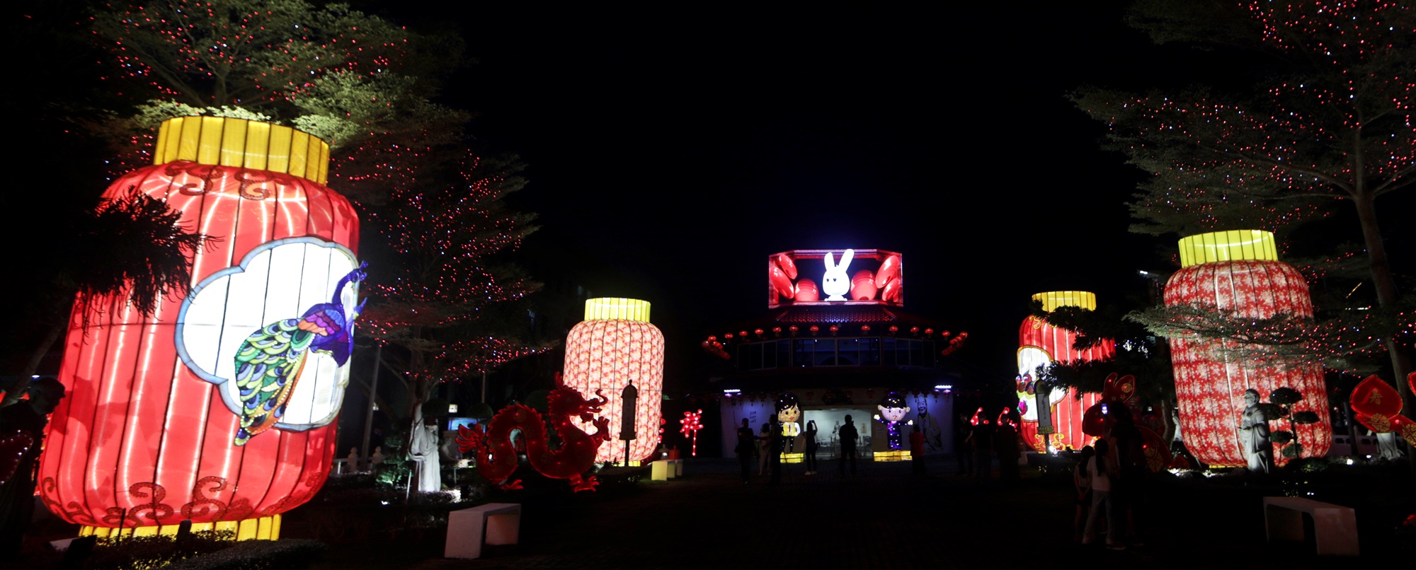 大都会封底（画页）/东禅寺“新春平安灯会及花艺展”