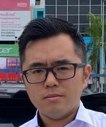 大都会/封面/跟进悬挂新年灯笼