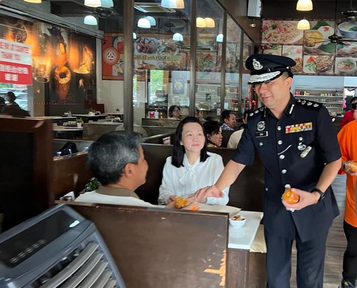 大都会/巴生南区警队向市民拜年