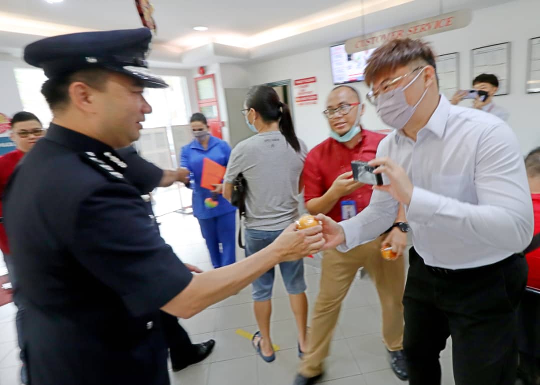 大都会/巴生南区警队向市民拜年