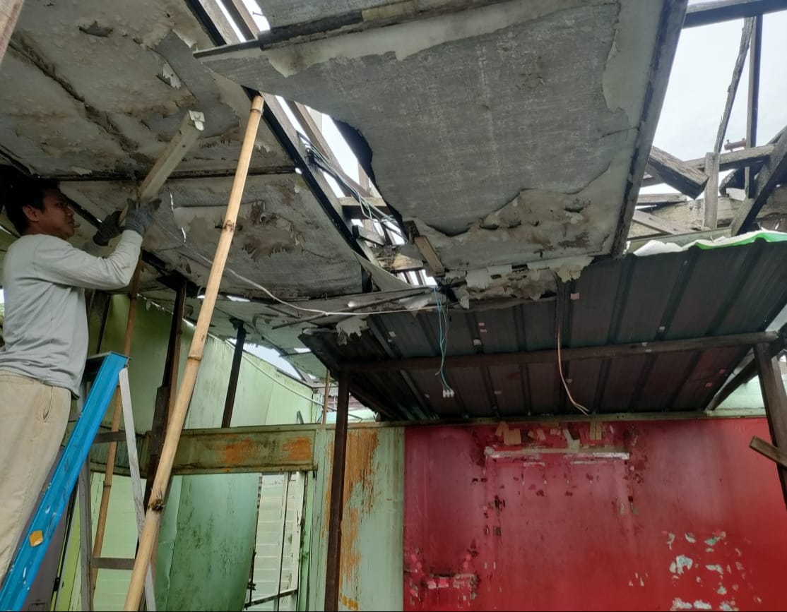 大都会（版3副）:乌雪7村民获14万修村屋/8图