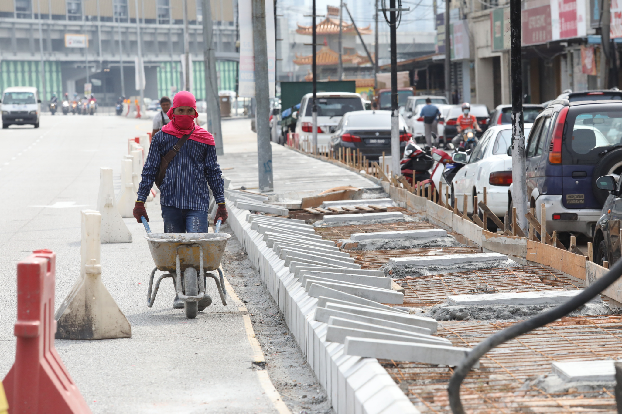 大都会(版3头)-甲洞大路人行道获提升