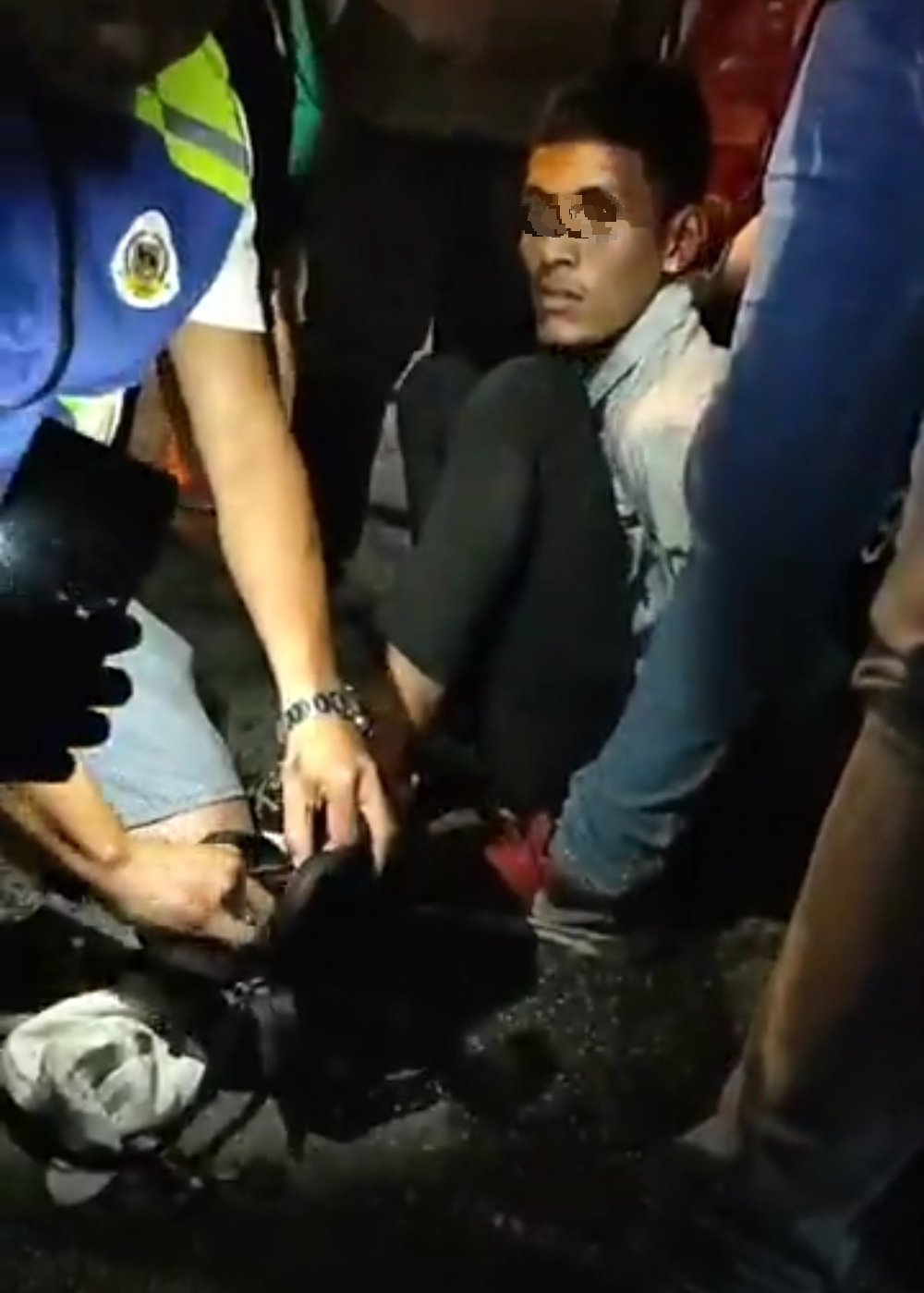 大都会/人多夜宵地方攫夺,独行匪遭Rela开车撞逮住/2图